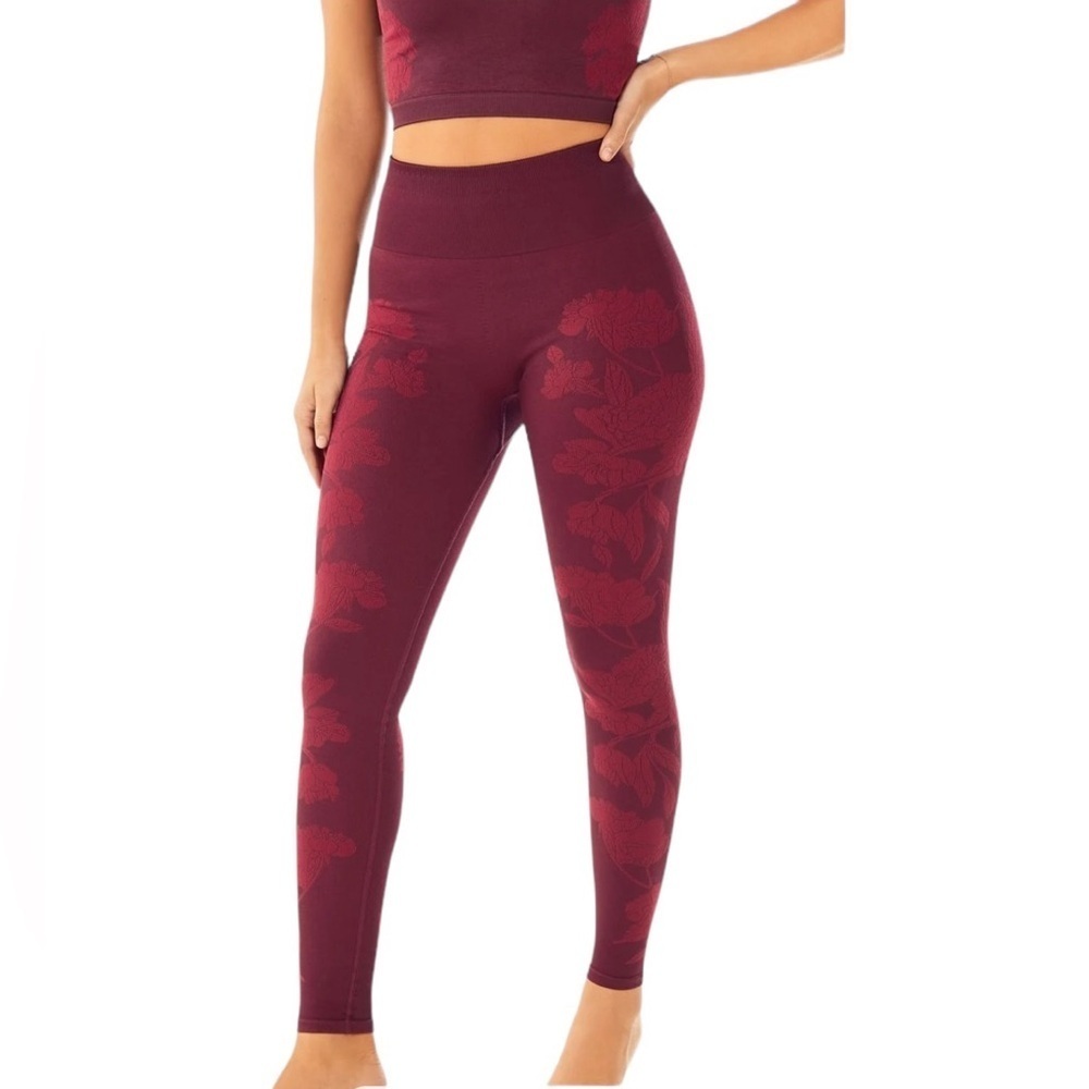 Fabletics Seamless High Waist Red Rose Tights Leggings - EUC - Size M